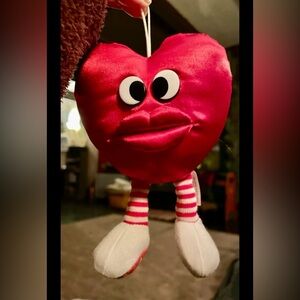 Vintage ‘83 valentine GUND Kissin’ Cousins Red Heart Plush. Big Kissing Lips.